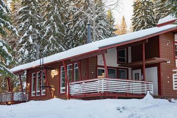 Фото номера Коттедж с 2 спальнями и сауной Дома для отпуска Kolin Lotus Cottages г. Колинкюла 9