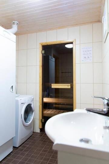 Фото номера Коттедж с 2 спальнями и сауной Дома для отпуска Kolin Lotus Cottages г. Колинкюла 22
