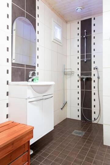 Фото номера Коттедж с 2 спальнями и сауной Дома для отпуска Kolin Lotus Cottages г. Колинкюла 21