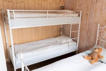 Фото номера Family Room with Shared Bathroom, upstairs Отели типа «постель и завтрак» Kolin Keidas г. Колинкюла 2