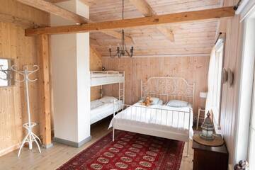 Фото номера Family Room with Shared Bathroom, upstairs Отели типа «постель и завтрак» Kolin Keidas г. Колинкюла 6